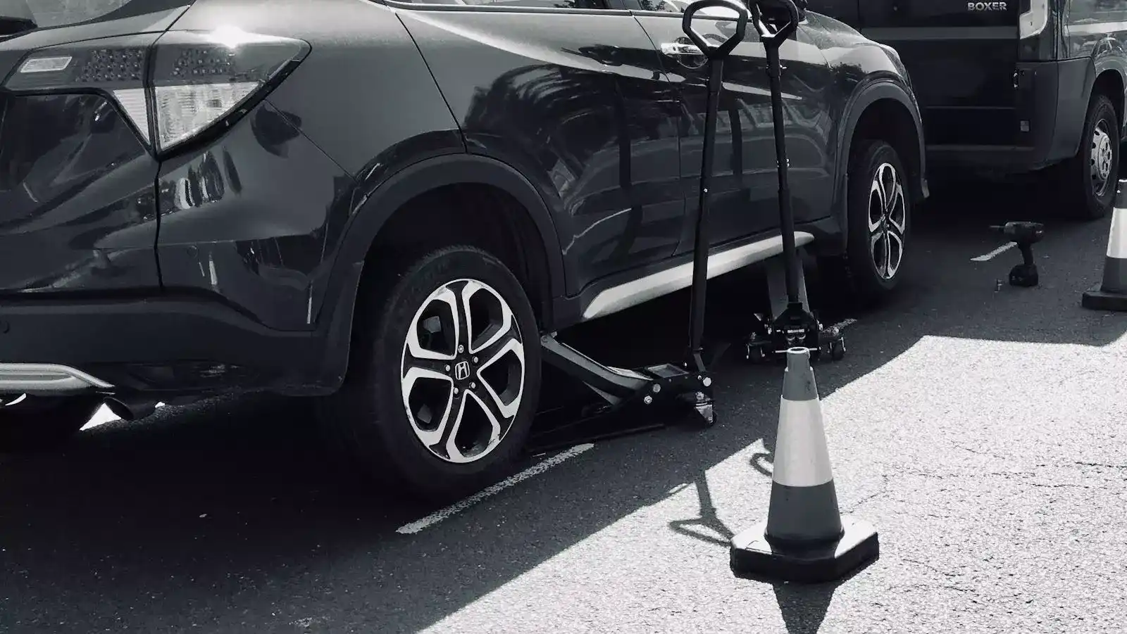 A Freeway Mobile Tyres emergency callout technician fitting a replacement tyre roadside